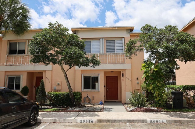 20816 Nw 2nd St, Pembroke Pines