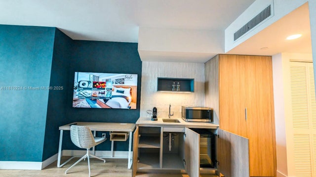 4 of 51 - 601 Ne 1st Av 1806, Miami, FL