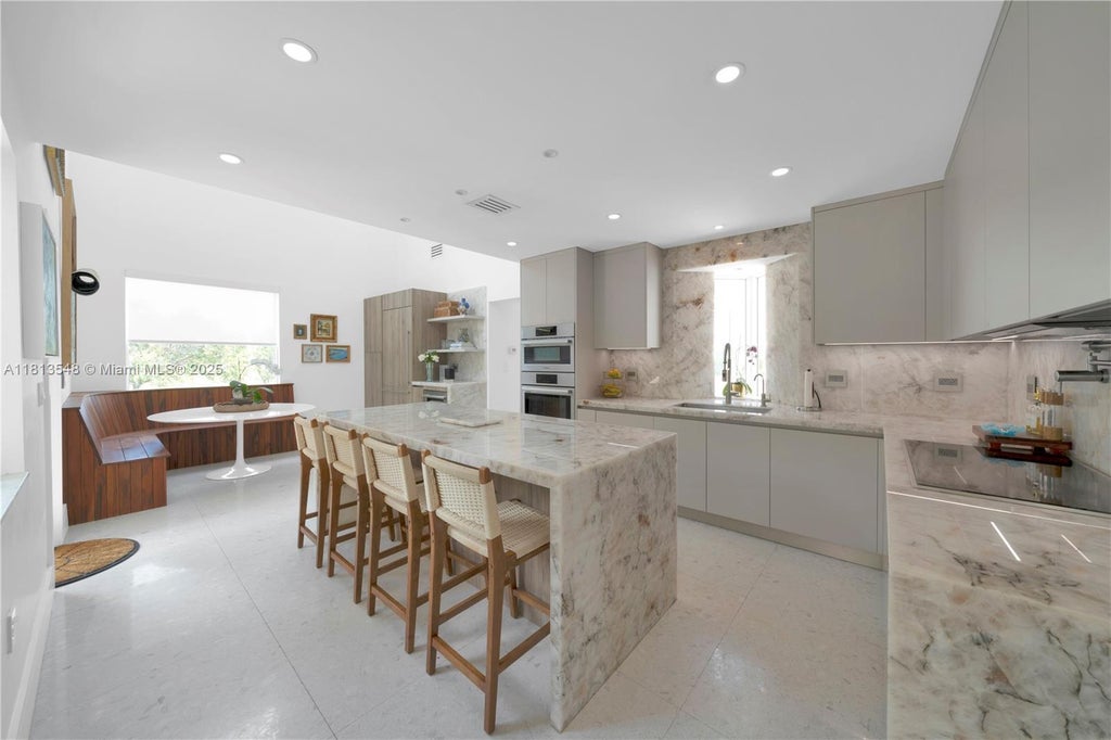 6320 Dolphin Dr, Coral Gables