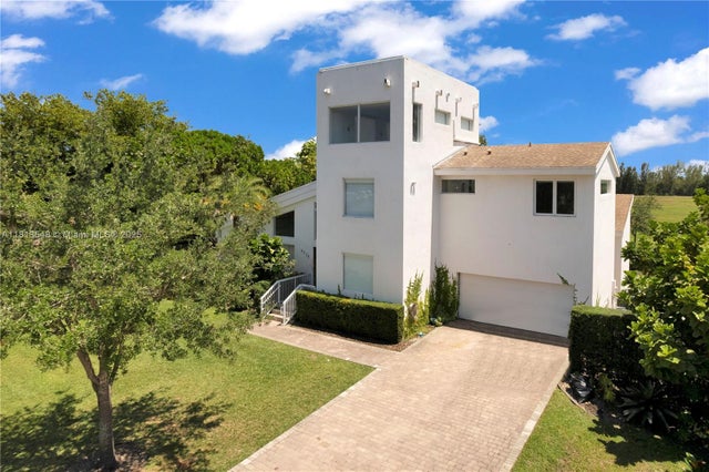 3 of 73 - 6320 Dolphin Dr, Coral Gables, FL