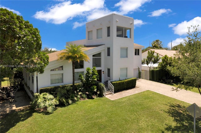 4 of 73 - 6320 Dolphin Dr, Coral Gables, FL