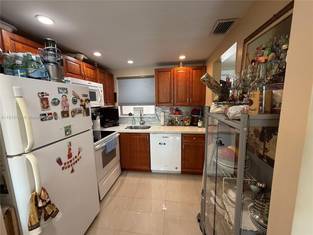 4 of 45 - 2851 E Sunrise Lakes Dr 205, Sunrise, FL