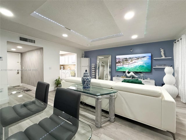 1 of 30 - 700 Lori Dr 201, Palm Springs, FL