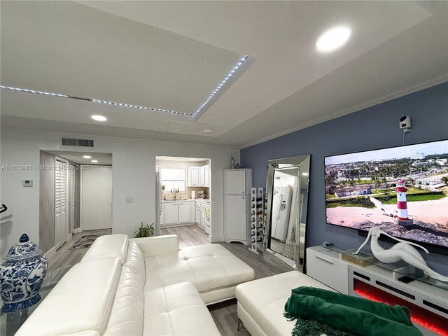 2 of 30 - 700 Lori Dr 201, Palm Springs, FL