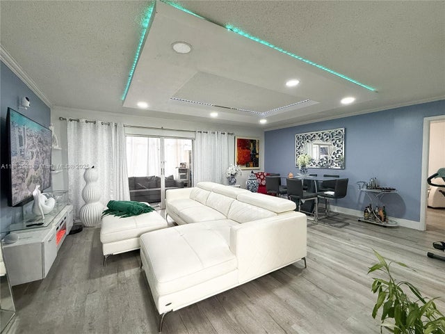 4 of 30 - 700 Lori Dr 201, Palm Springs, FL