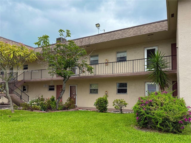 5 of 30 - 700 Lori Dr 201, Palm Springs, FL