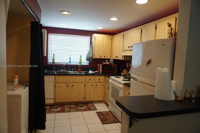 3 of 7 - 7175 Nova Dr 204, Davie, FL