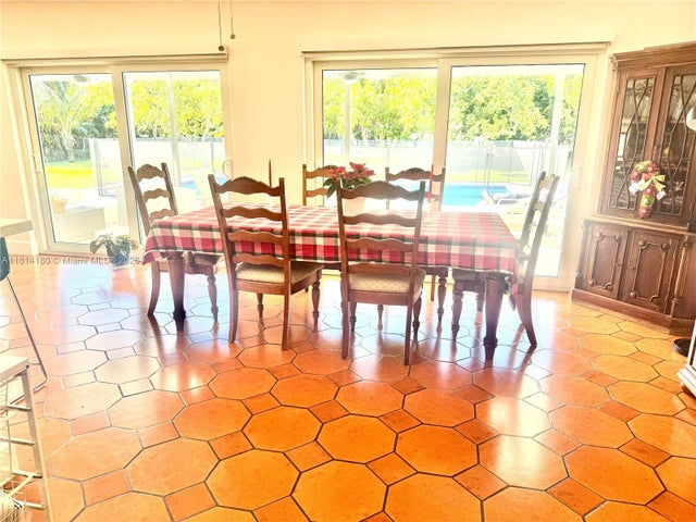 5 of 34 - 220 Nw 130th Ave, Miami, FL