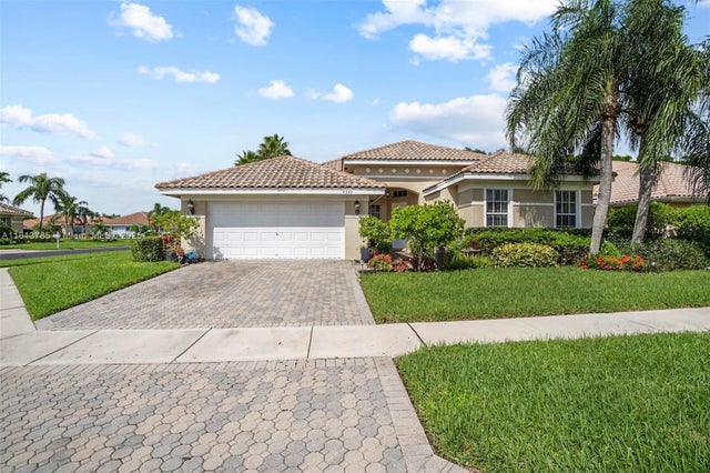 1 of 32 - 6569 Jog Estates Ln, Boynton Beach, FL