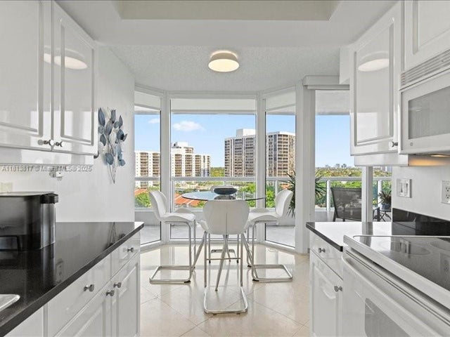 2 of 34 - 21055 Yacht Club Dr 1007, Aventura, FL