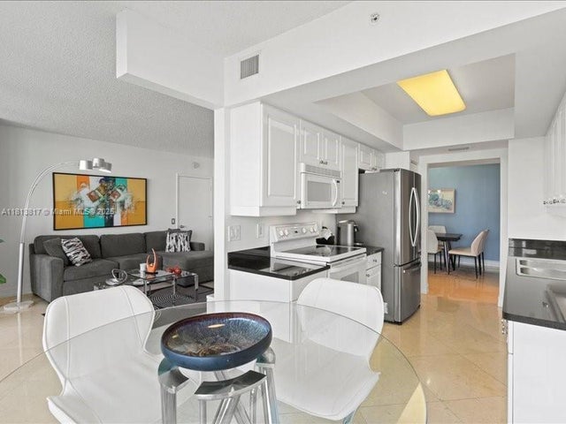5 of 34 - 21055 Yacht Club Dr 1007, Aventura, FL