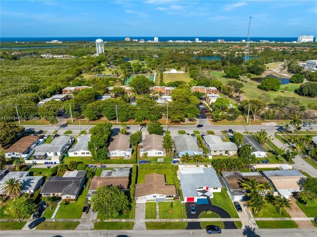 4 of 30 - 2111 Ne 14th Ct, Hollywood, FL