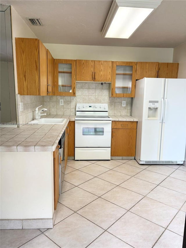 3 of 28 - 3564 Magellan Cir 213-1, Aventura, FL