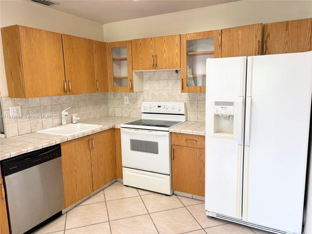 4 of 28 - 3564 Magellan Cir 213-1, Aventura, FL