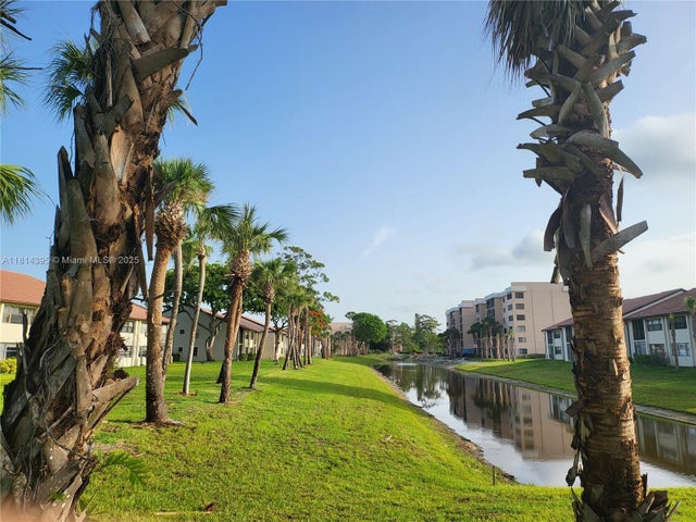2 of 20 - 4820 W Lucerne Lakes Blvd W 305, Lake Worth, FL
