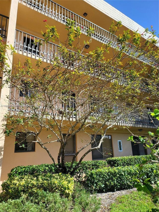3 of 20 - 4820 W Lucerne Lakes Blvd W 305, Lake Worth, FL