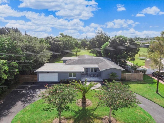 3 of 40 - 224 E Acre Dr, Plantation, FL