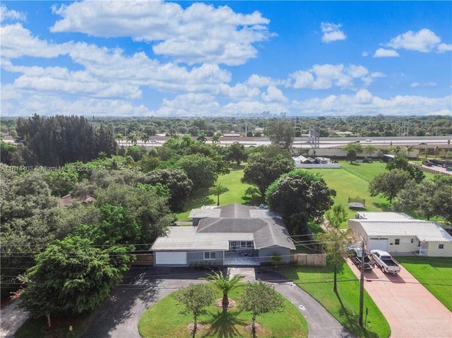 5 of 40 - 224 E Acre Dr, Plantation, FL
