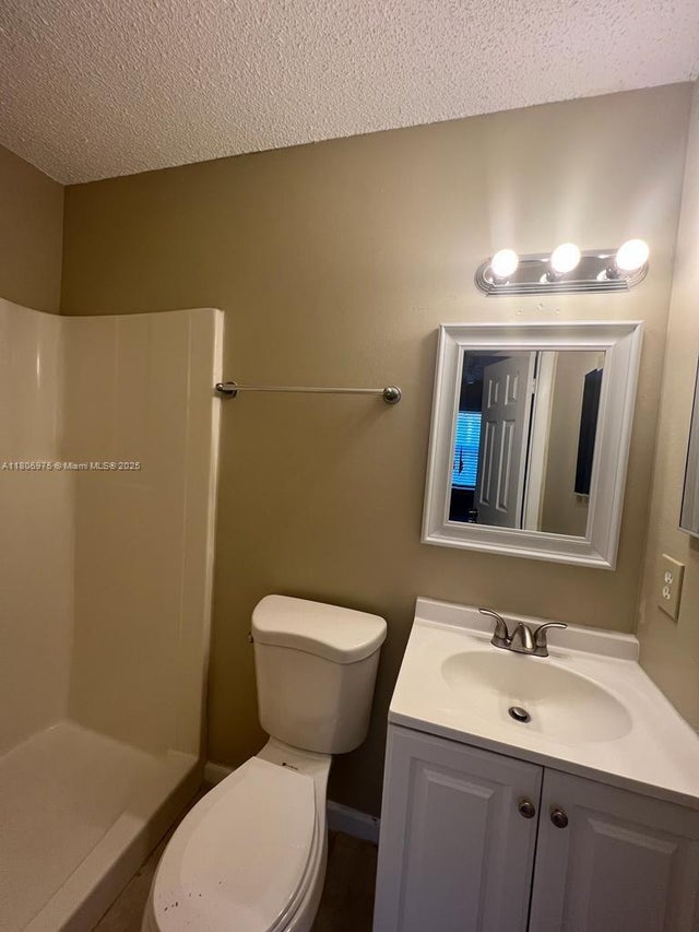 4 of 13 - 617 Ixoria Ave 18, Fort Pierce, FL