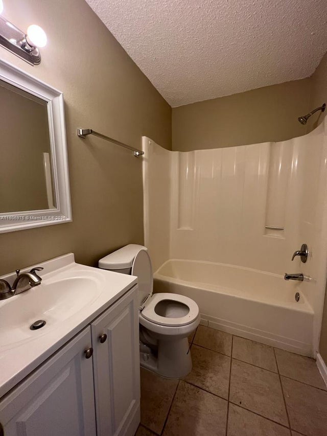 5 of 13 - 617 Ixoria Ave 18, Fort Pierce, FL