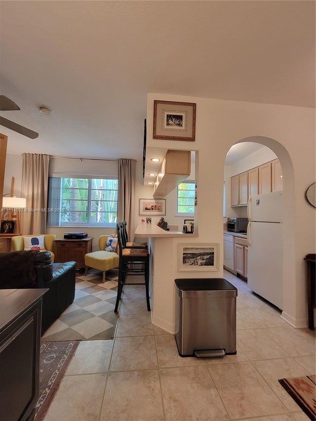 5 of 22 - 359 Meridian Ave A103, Miami Beach, FL