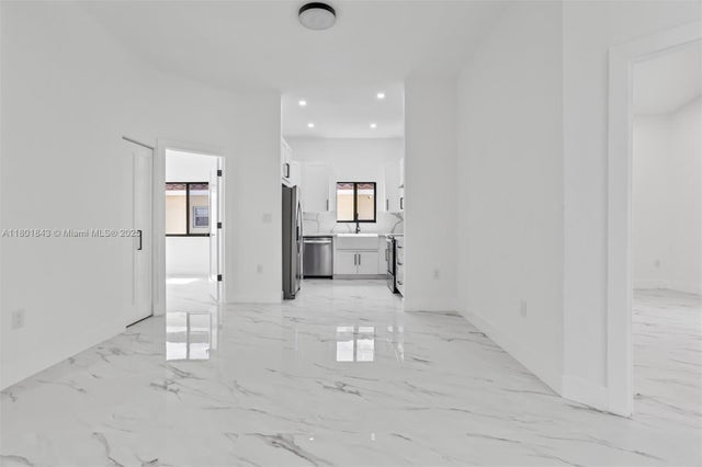 4 of 23 - 2536 Nw 15th St, Fort Lauderdale, FL