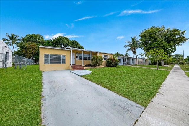 2 of 33 - 2431 Rodman St, Hollywood, FL