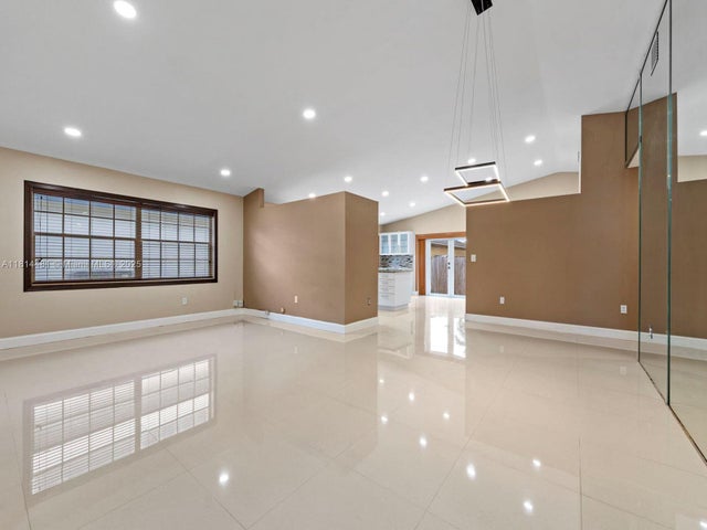 3 of 35 - 19847 Nw 86th Ave, Hialeah, FL