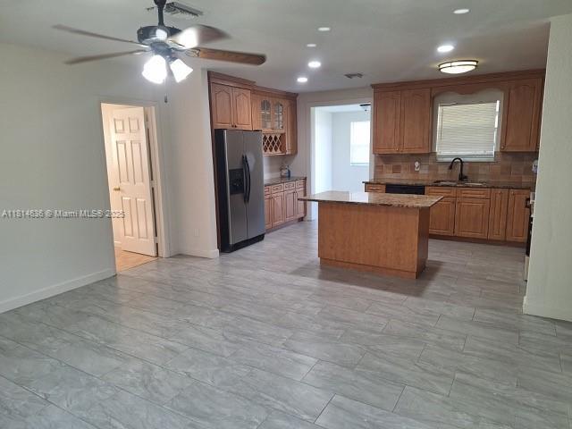3 of 23 - 3961 Park Ln, Palm Springs, FL