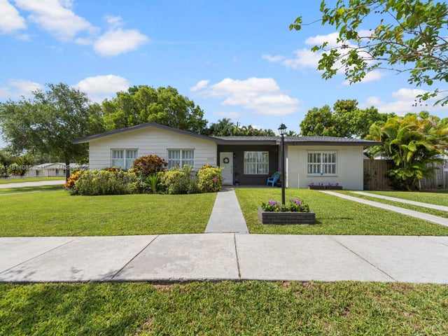 2 of 27 - 9200 Sw 178th Ter, Palmetto Bay, FL