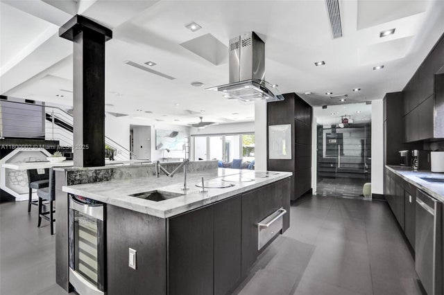 2 of 75 - 2612 Key Largo Ln, Fort Lauderdale, FL