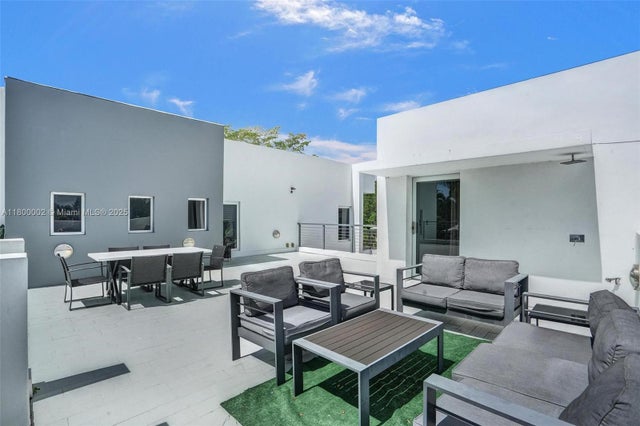 4 of 75 - 2612 Key Largo Ln, Fort Lauderdale, FL
