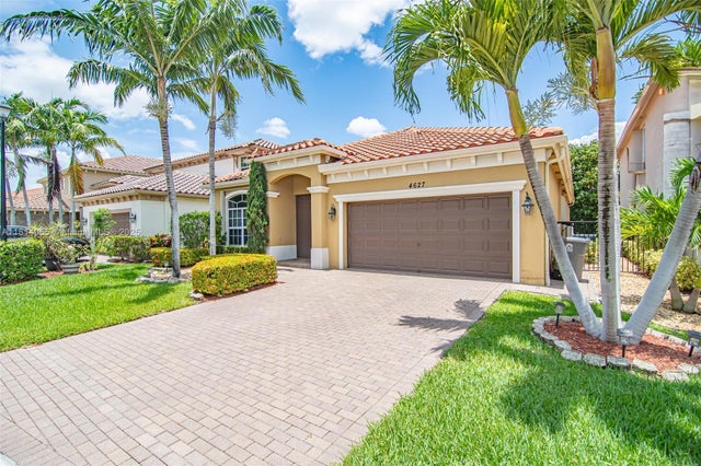 3 of 40 - 4627 Capital Dr, Lake Worth, FL