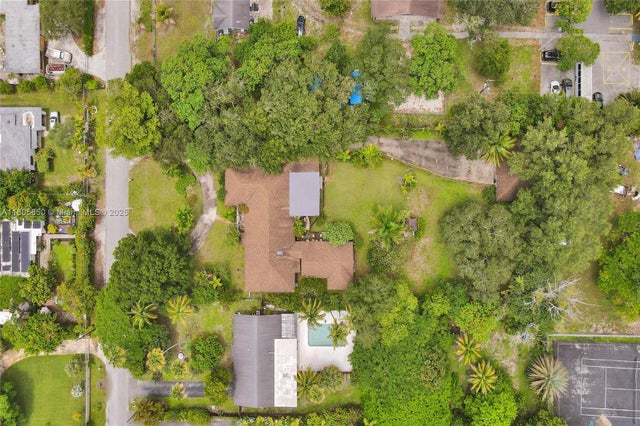 2 of 13 - 65 Ne 152nd St, Miami, FL