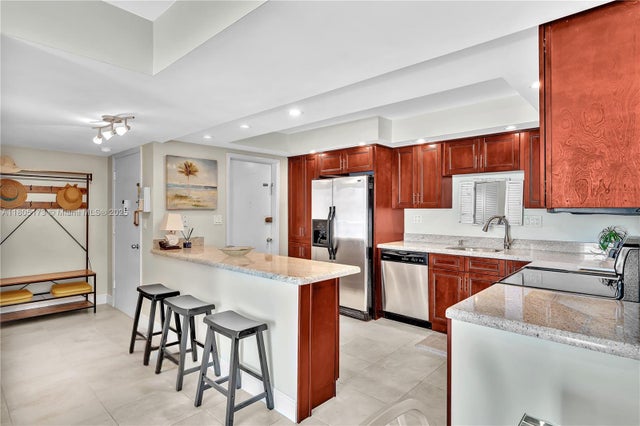 3 of 16 - 1410 S Ocean Dr 502, Hollywood, FL