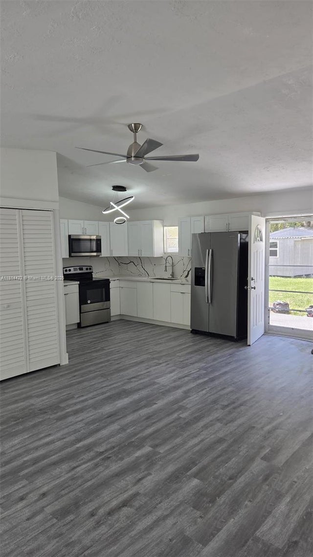 3 of 19 - 2248 Marina Park Dr, Fort Myers, FL