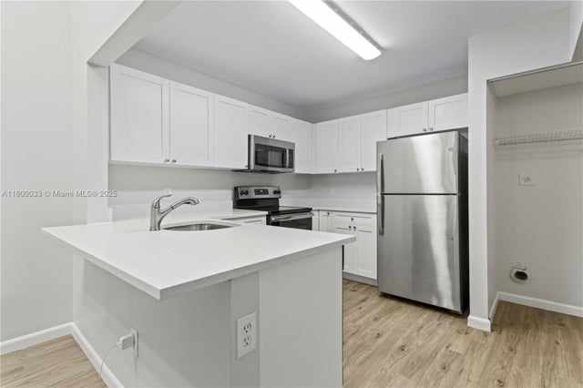 5 of 12 - 4159 Palm Bay Cir A, West Palm Beach, FL