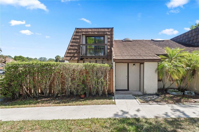 1 of 15 - 4020 Palm Bay Cir B, West Palm Beach, FL