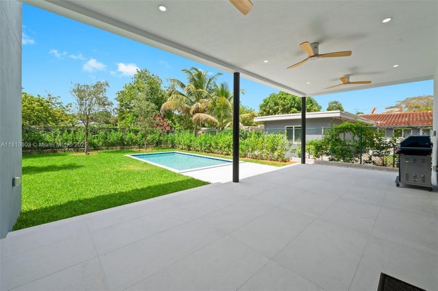 5 of 44 - 2127 Sw 11th Ter, Miami, FL