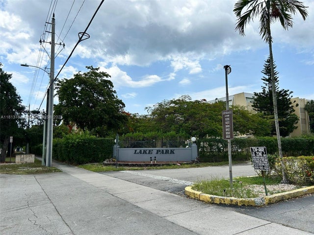 1 of 7 - 922 Ne 199th St 3d Apt 304, Miami, FL