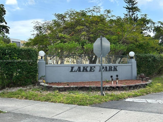 2 of 7 - 922 Ne 199th St 3d Apt 304, Miami, FL
