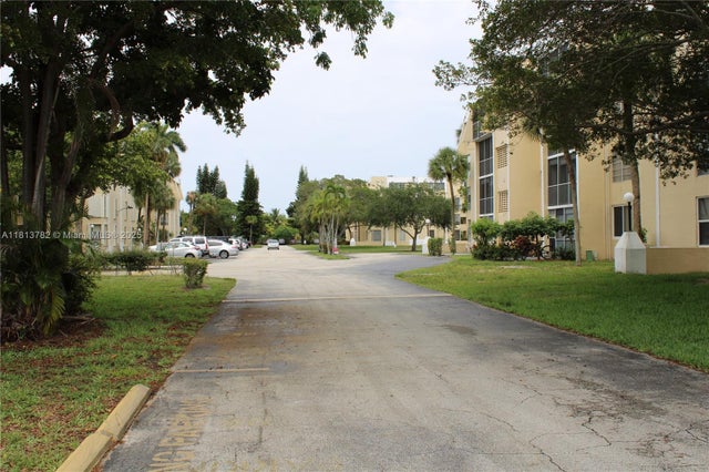 4 of 7 - 922 Ne 199th St 3d Apt 304, Miami, FL