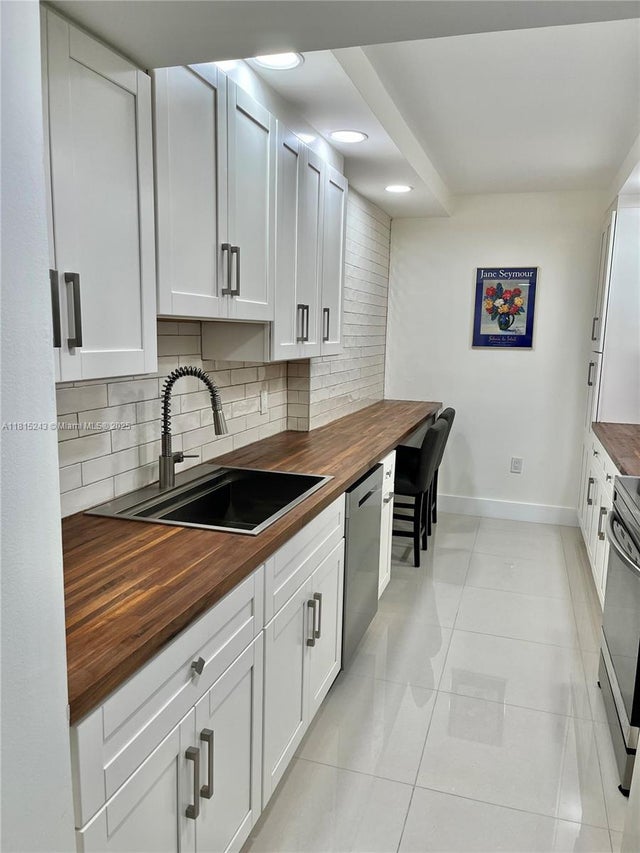 2 of 28 - 4001 Hillcrest Dr 1014, Hollywood, FL