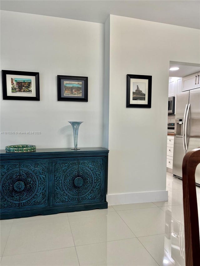 5 of 28 - 4001 Hillcrest Dr 1014, Hollywood, FL