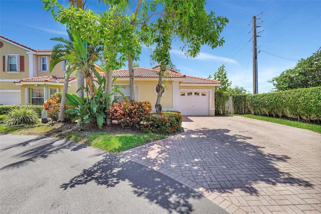 1 of 51 - 1150 Queen Palm Ct, Hollywood, FL