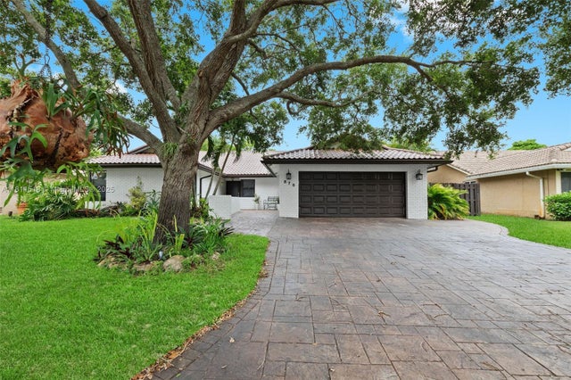 1 of 38 - 875 Nw 108th Ln, Coral Springs, FL