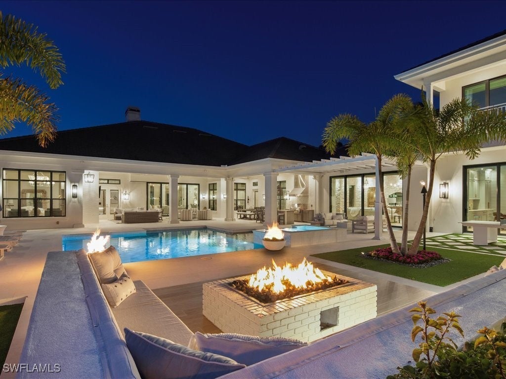 186 North St, Naples