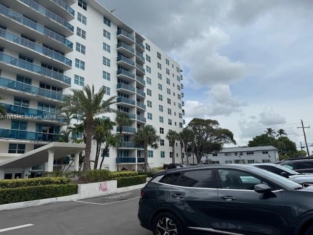 7501 E Treasure Dr 2g, North Bay Village