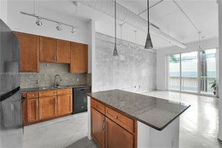 Photo of Listing #A11815533