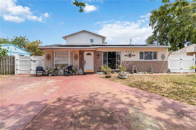 2 of 30 - 7141 Custer St, Hollywood, FL